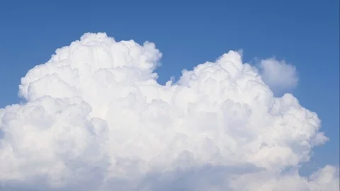 The clouds are moving like volcanic smoke penetrating smoke.Time Lapse Vidéo 106556262