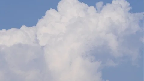 The clouds are moving like volcanic smoke penetrating smoke.Time Lapse Видео 106696767