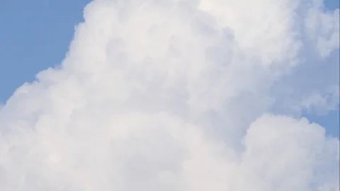 The clouds are moving like volcanic smoke penetrating smoke.Time Lapse Vidéo 106696769