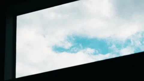 Clouds are passing through the square frame. Vídeo Stock 164894689