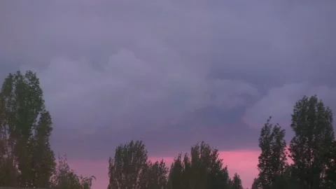 The clouds are thickening at an acceleration of three hundred percent Видео 154041138