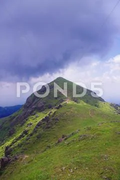 Clouds around the mountaintop of chinese nanling ridge Stock-Fotos