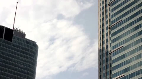 Clouds between scycrapers 스톡 동영상 42452012