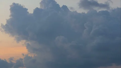 Clouds of black rain that are tense in the evening.Time Lapse Stock-Footage 106649794