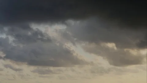 Clouds of black rain that are tense in the evening.Time Lapse 库存影片 107575527