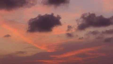 The clouds of black rain move slowly in the sun near the ground. 库存影片 104588449