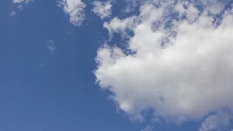 Clouds on blue clear sky timelapse Video stock 84332965