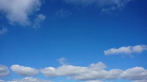 Clouds in the blue sky above the city. Timelapse Video stock 68614636