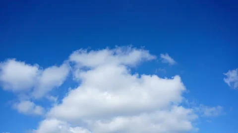 Clouds in the blue sky above the city. Timelapse Video stock 68618706