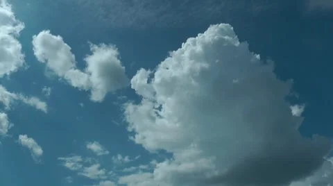 Clouds in the blue sky 스톡 동영상 7740691