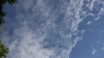 Clouds in a blue sky Video stock 85886558