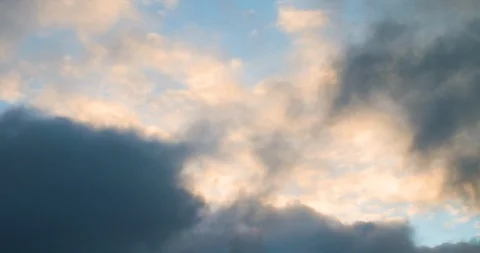 Clouds in the blue sky Vídeo Stock 110822652