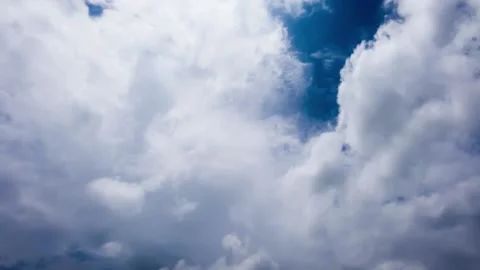 Clouds in a blue sky 스톡 동영상 157872196