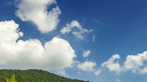 Clouds on blue sky over the hill - time lapse Video stock 32369284