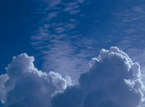 CLOUDS IN BLUE SKY Foto stock