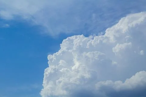 Clouds on the blue sky. Фото