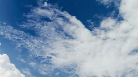Clouds on blue sky time lapse 스톡 동영상 32370197