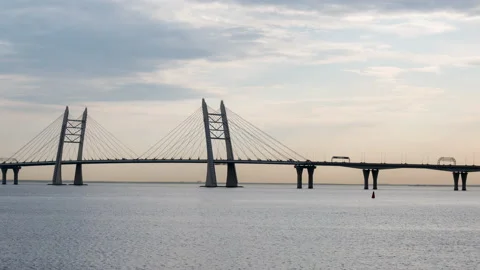 Clouds bridge 4k timelapse Stockbeeldmateriaal 154710452