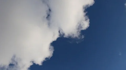 Clouds on a bright blue sky in Sunny weather Video stock 104644373