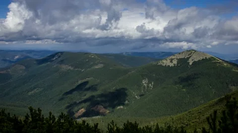 Clouds cast a shadow on the mountains. Timelapse 库存影片 52316322