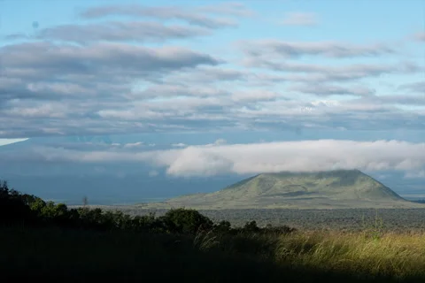 Clouds clearing over Kilimanjaro 動画素材 232806052