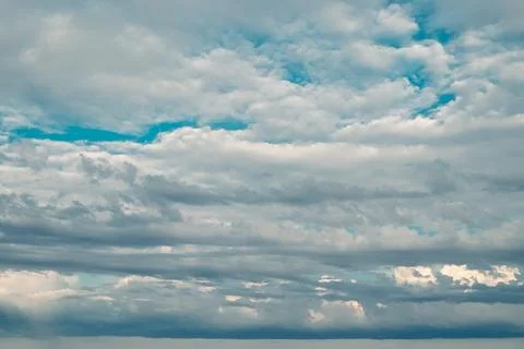 Clouds cover sky during daylight. Different layers show colors ranging from g Foto stock