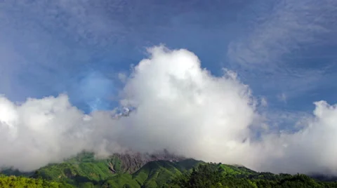 Clouds Covering Merapi Volcano 스톡 동영상 45601985