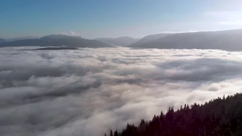 Clouds covering the valley VOSS Stock-Footage 168771388
