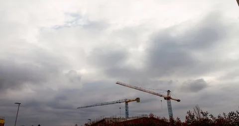 Clouds on Cranes of a building site Vídeo Stock 126183363
