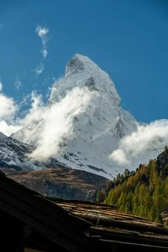 Clouds Dance Around The Base Of The Matterhorn Foto stock
