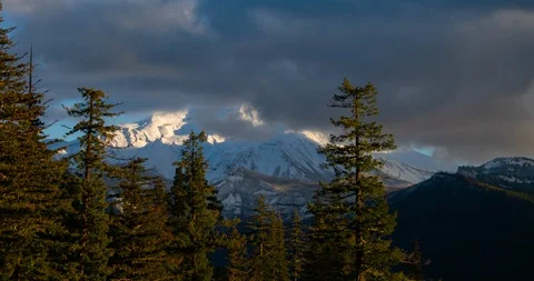 Clouds descend engulfing Mt. Jefferson obscuring the season’s first snow Stock Footage 124716101