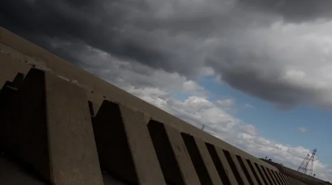 Clouds in the Ditch 動画素材 5036737