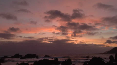 Clouds drifitng across a sunset sky 库存影片 4905925