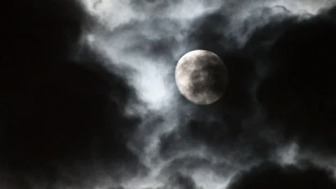 Clouds drifting across moon at night Stock-Footage 111603629