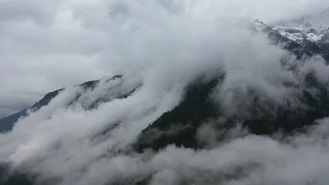 Clouds Drifting Over Mountain Peaks in Nyingchi, Tibet 動画素材 345845992
