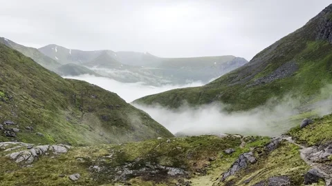 Clouds drifting over the mountains in molladalen Video stock 338359617