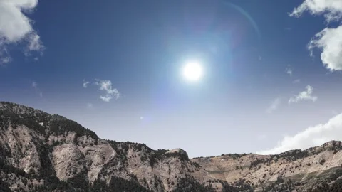 Clouds drifting slowly above scenic mountain landscape. 库存影片 330857490