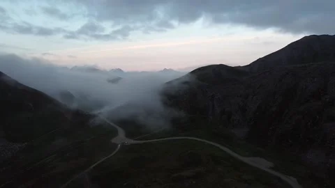 Clouds entering Hatcher Pass, Mountains in Alaska during the day Video stock 220700239