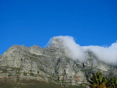Clouds envelope the famous Table Mountain Stock Photos