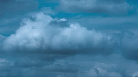 The clouds evaporation in the blue sky. time lapse 库存影片 132602803