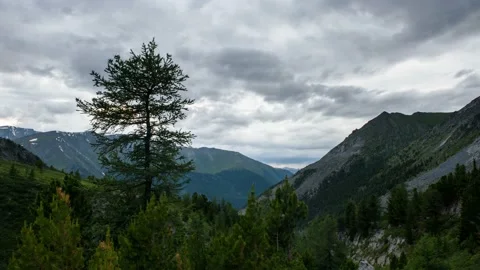 Clouds in the evening to swirl in the valley of the river in the mountains. Stock Footage 92686464