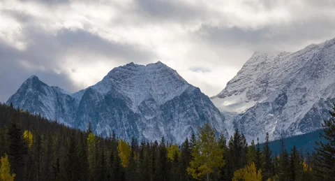 Clouds Fall first snow over mountains Yoho National Park 库存影片 289160409