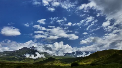 Clouds float above mountains Stock Footage 70894945
