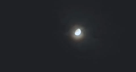 Clouds float against the backdrop of a bright moon. Full moon against the 库存影片 254092543
