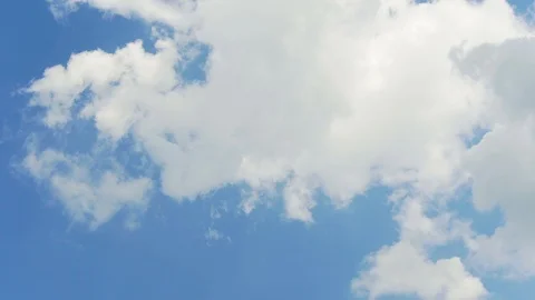 Clouds float on the blue sky (Time lapse) 库存影片 93773667