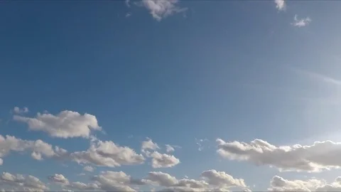 Clouds float on blue sky timelapse Vidéo 78017094