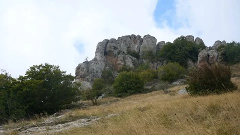 Clouds float over the top of the rock Video stock 128001521