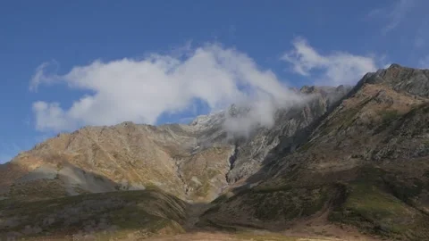 Clouds float over the top of the rock Stock-Footage 142955751