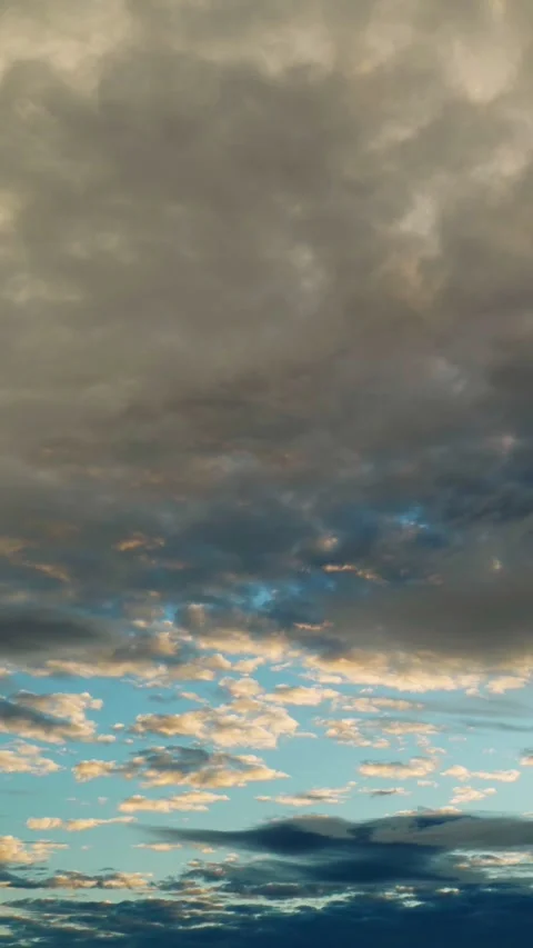 Clouds floating across the sky. The calm slow movement of clouds in the sky. Video stock 293138288