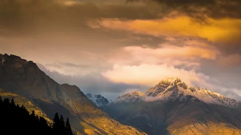 Clouds floating over snow covered mountains Vidéo 76104647